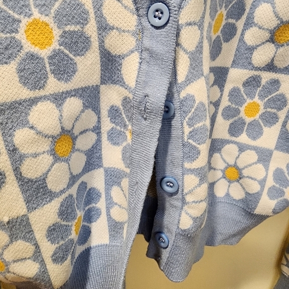 Stella Tweed Y2K Daisy Print V neck button Down Crop sweater size M - Picture 7 of 10